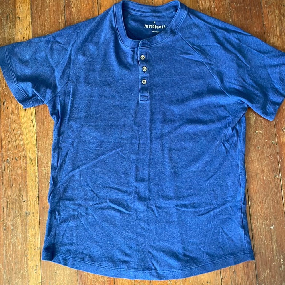 Artefact T shirt 4 button